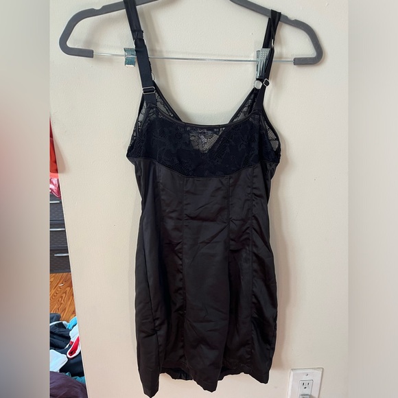 URBAN OUTFITTERS Black Clasp Front Lace Dress - Picture 2 of 4